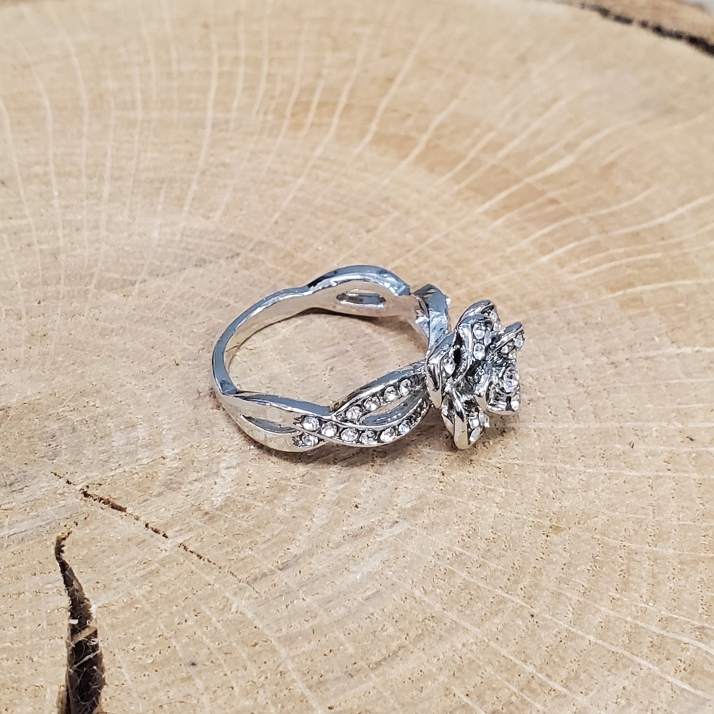 Ring - Picture 3 of 5
